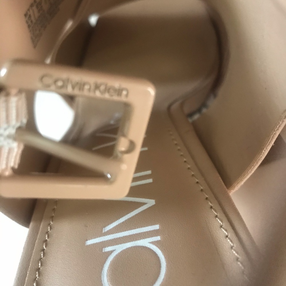 Calvin Klein - Picture 3 of 5